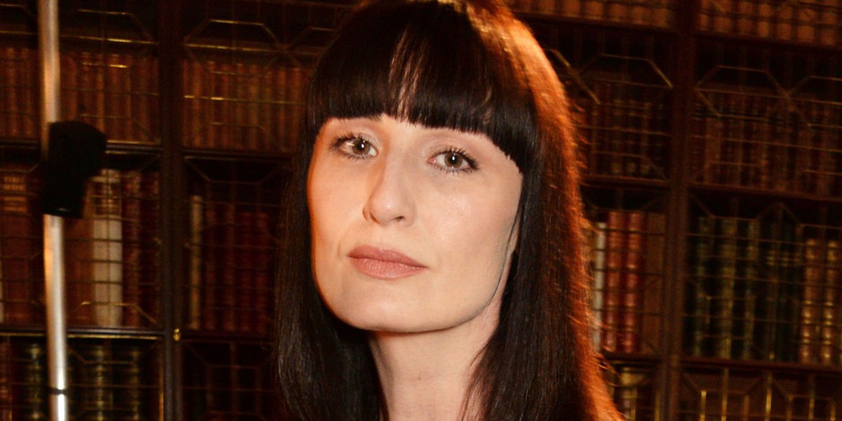 #BazaarLoves <a href="/Erin_O_Connor/">Erin O'Connor MBE</a>'s new block fringe, as seen at last night's <a href="/Dior/">Dior</a> cruise show buff.ly/1Vw2aoY