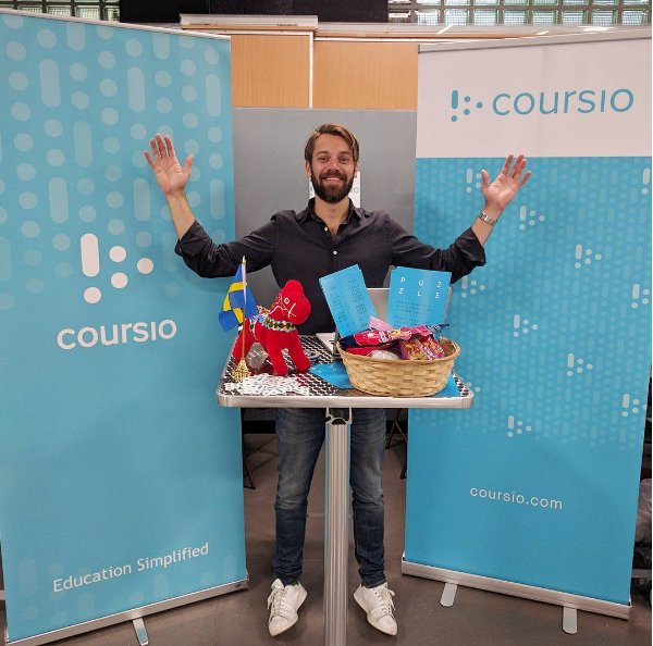 coursio's tweet photo. Say hi to our COO. We are a Swedish startup changing future education. #reactjs #reactconf2016 #sthlmtech #startup https://t.co/vFsxwWRD2Z