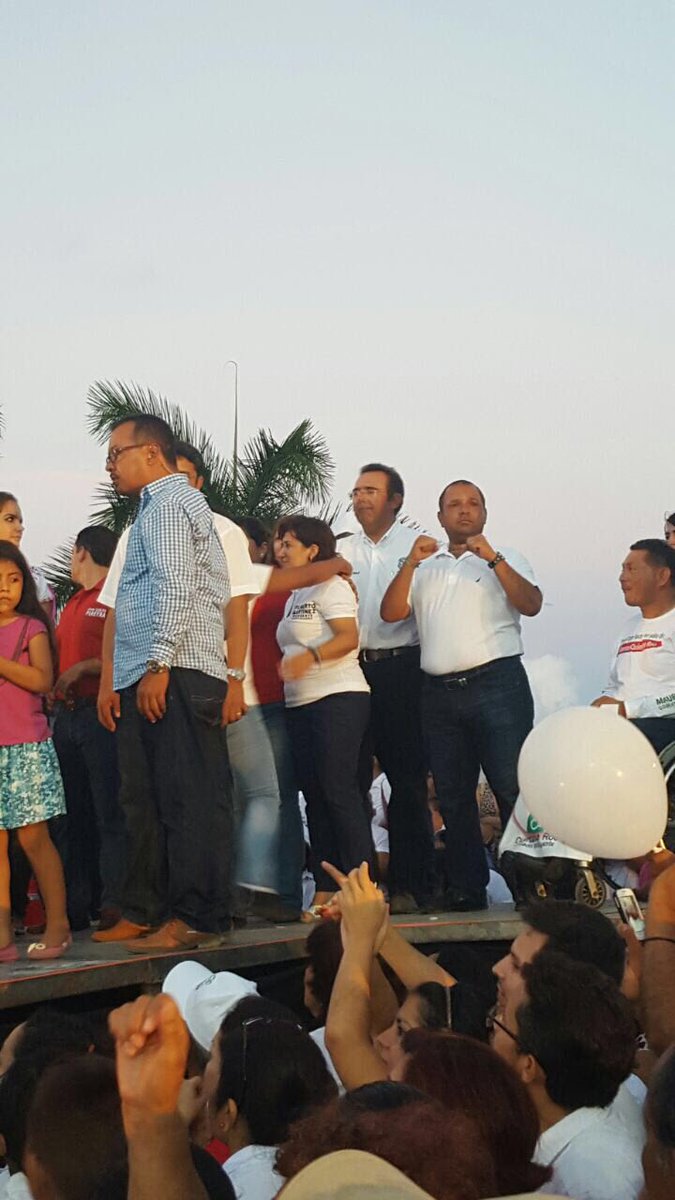 noemartineznov's tweet photo. Solidaridad ya eligió por quién votará este 5 de Junio! @MauricioGongora @filimartinezok @TeresitaFA @CarlosToledoM https://t.co/rP2TdMbbp9