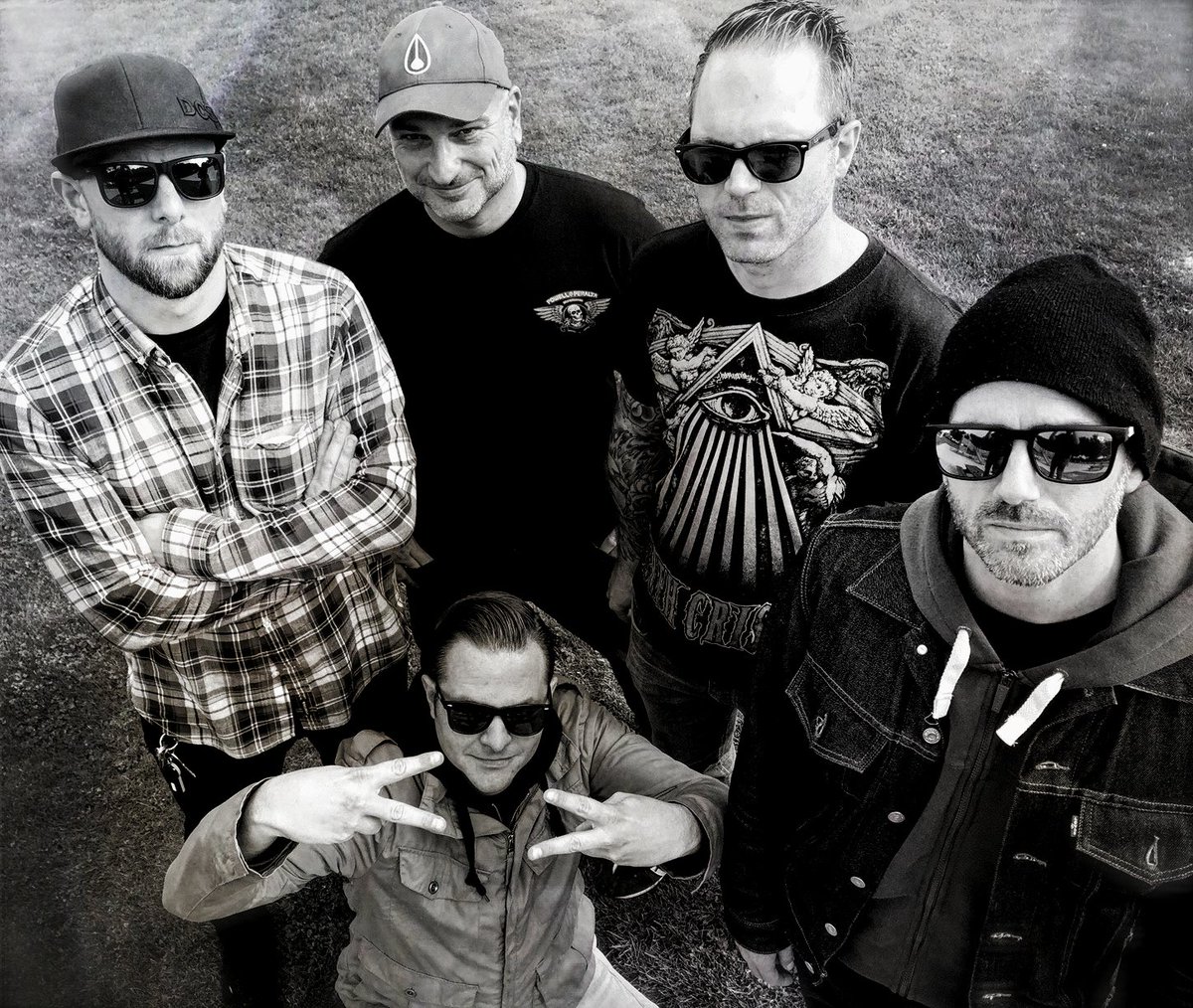 Dutch and Belgian hardcore punk outfit Colors Dead Bleed reveal EP title-track video. punktastic.com/news/colors-de…