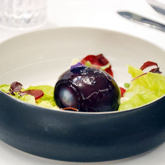 #oeuf de poule fermier en #infusion de #chourouge  #entree #ladamedepic #gastronomie #instarestaurant #instagood #i…