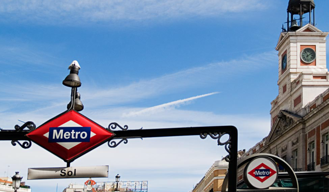 madrid_secreto's tweet photo. #VodafoneSol y la línea 2 del @metro_madrid dejan de estar patrocinadas por #Vodafone https://t.co/bPPQ9fSvfg https://t.co/KzSa98v1fK