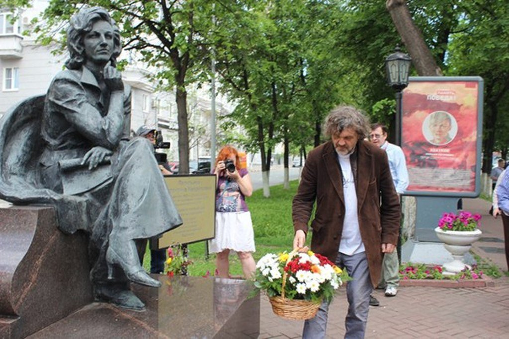 ulcult's tweet photo. Звезду Эмира Кустурицы открыли на Аллее звезд в Ульяновской обл
↪ https://t.co/M00wH4ynHW
#ulcult #ulsk #кинофест73 https://t.co/hKh7ebpdko