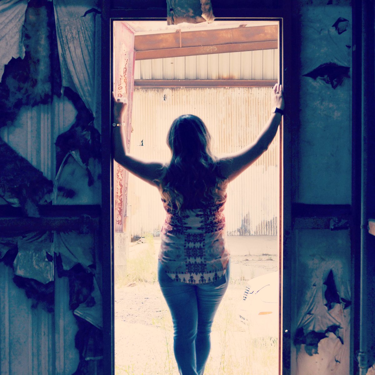 SweetPixelPhoto's tweet photo. Standing alone...picture by @Pete_rodz #hiddenlocation #photography #izzytopicture #model #georgia #peach https://t.co/nKMAHoIkmR