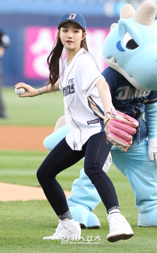 Cj3M9UqVAAADNdb.jpg:orig