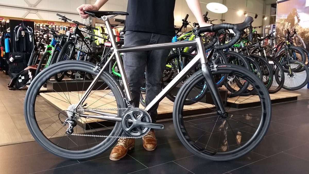 lemmenscuijk's tweet photo. Binnenkort bij ons in de showroom de J.Guillem titanium bicycles te bezichtigen https://t.co/0L7V7aKJPr