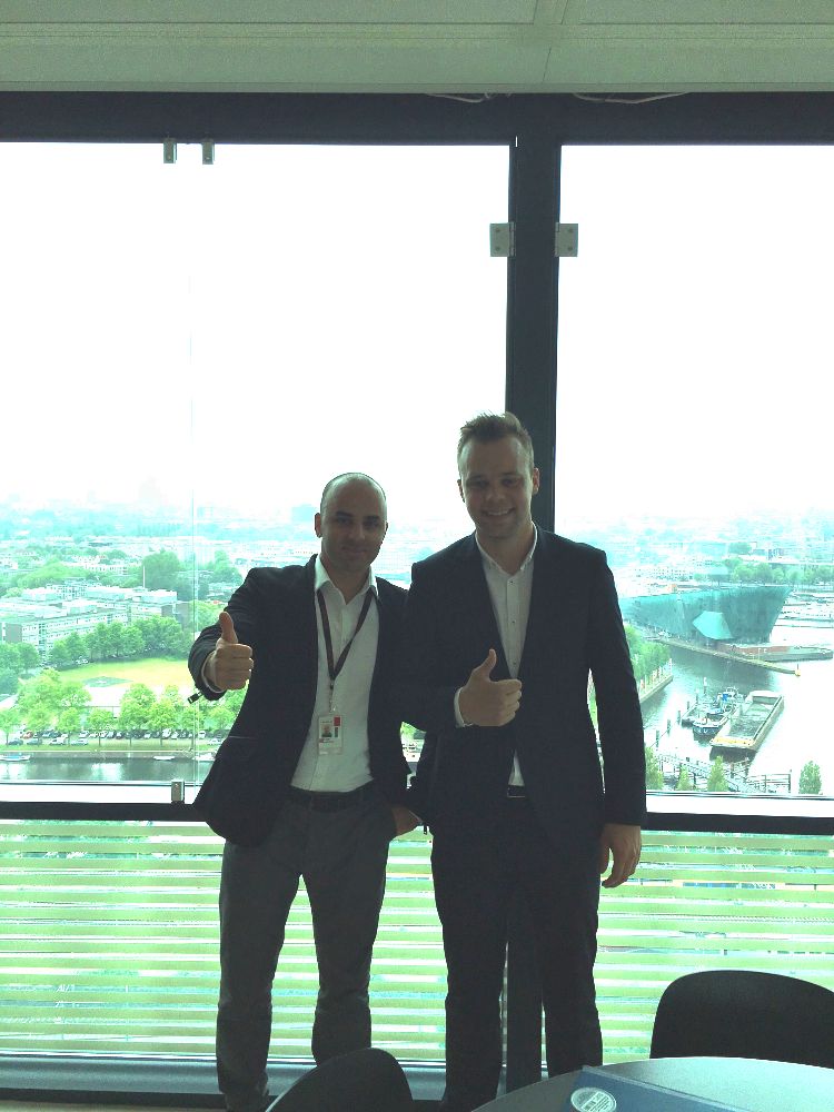 KayRim4tw's tweet photo. Starting the new fiscal in the new #Amsterdam office! 
Goedemorgen #Oracle !! 
#AboveTheClouds #BornInBDG #CMB https://t.co/m0vra1Bc3i
