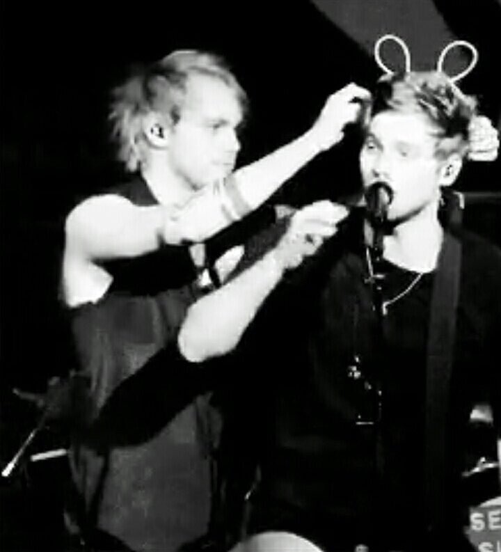 thingsaboutmuke's tweet image. some things never change