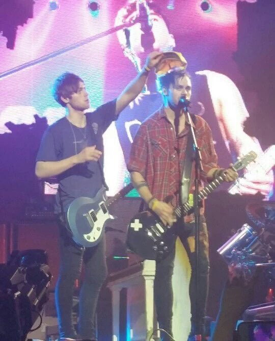 thingsaboutmuke's tweet image. some things never change