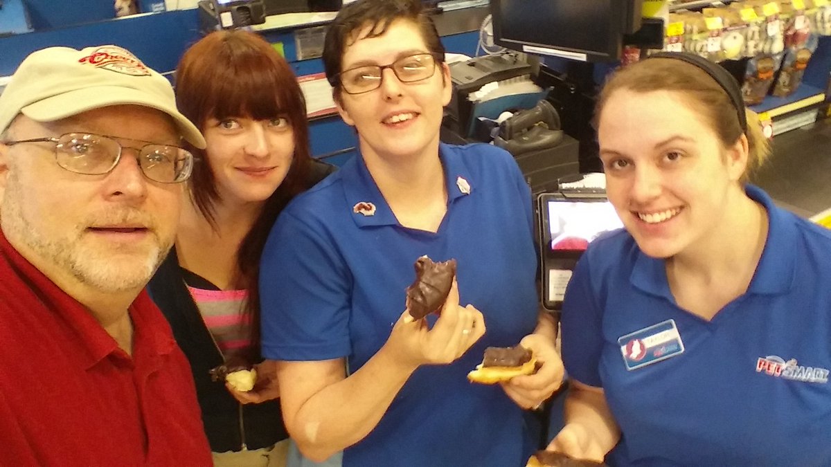 Surprise donut run for these WISE guys. Thanks for all u do. <a href="/JschroederJamie/">Jamie Schroeder</a> @superdadd5