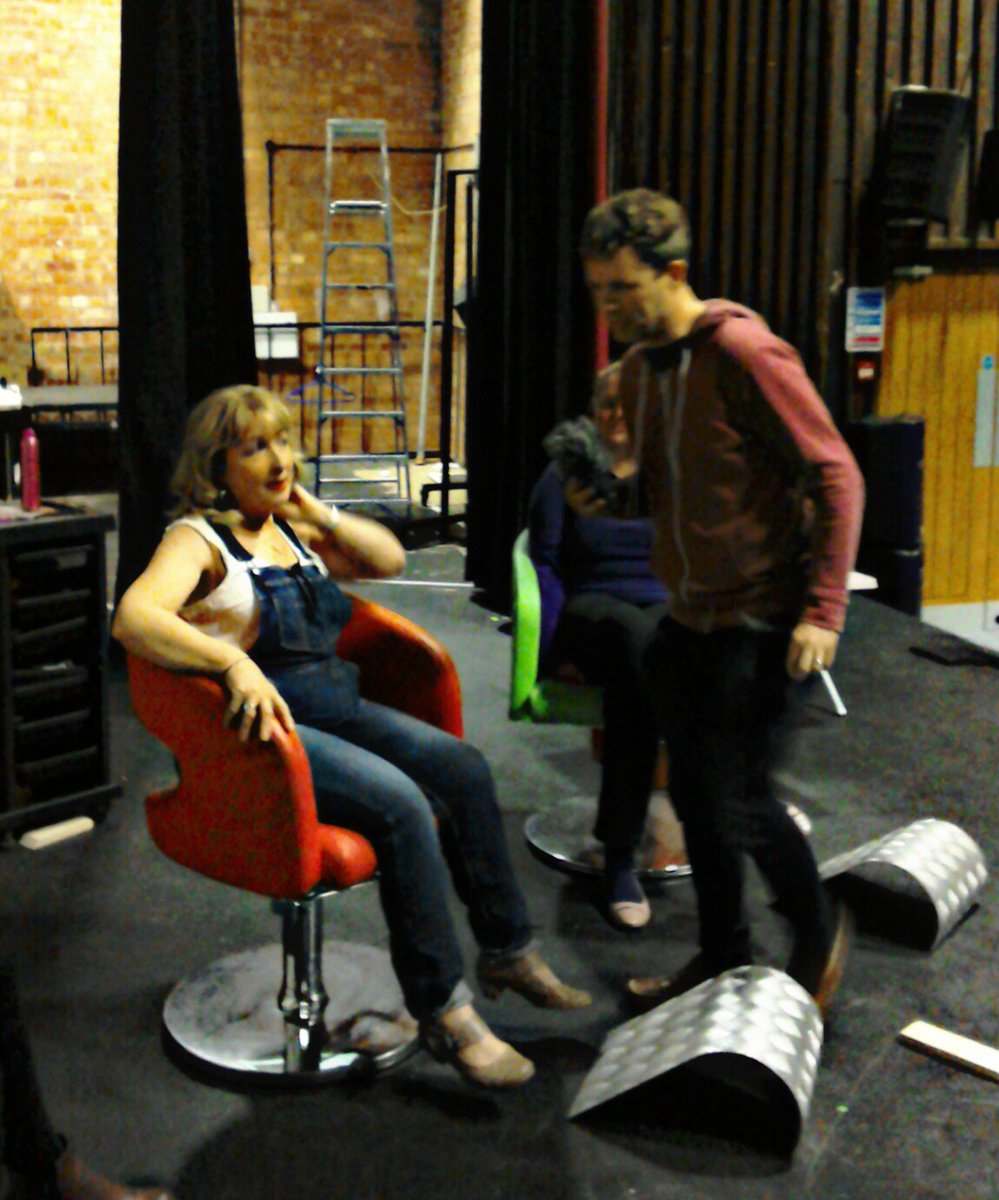 uppingham_co's tweet photo. #RobPersani chatting to #SteelMagnolias cast startsThurs @#UppinfhsmTheatre tickets£8ondoor #UppinghamSportsandBooks https://t.co/PiRVnodkyl
