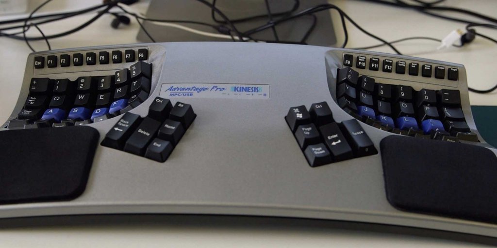 BusinessInsider's tweet image. This unconventional keyboard is a must-have for power-programmers read.bi/1Ph4I9q