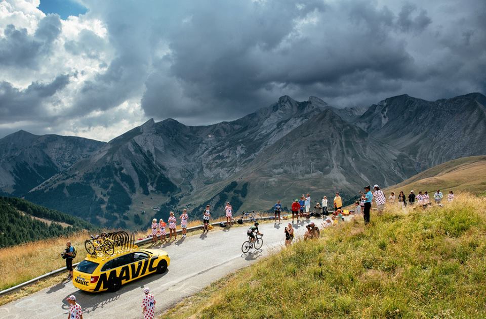 Le <a href="/dauphine/">dauphine</a> au plus près des coureurs ça vous dit ? 🚴🚴
RETWEETE et remporte ta place à bord d'une voiture <a href="/Mavic/">Mavic</a> !