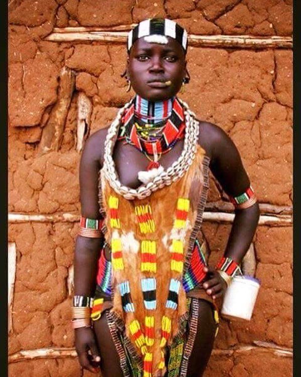 DivineEssence's tweet photo. #indigenous #african #blackwoman #culture #adornments #cowryshells #seedbeads #melanin #br… https://t.co/3e8cP3xkP5 https://t.co/8Et1A0qRr6