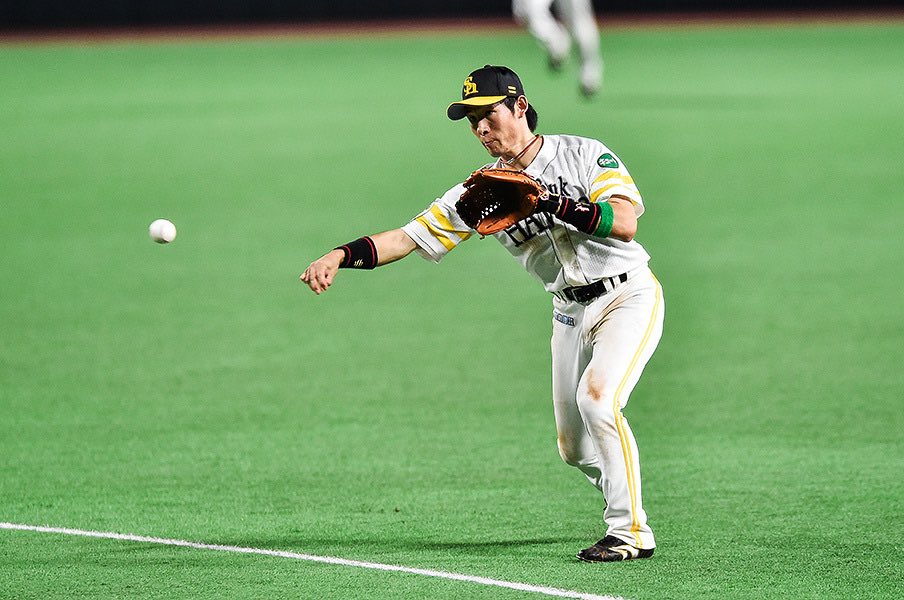 baseball_which's tweet photo. AS中間発表
パ・リーグ二塁手
本多雄一:RT
浅村栄斗:FAV
#sbhawks #seibulions https://t.co/j4oYiFaCqy