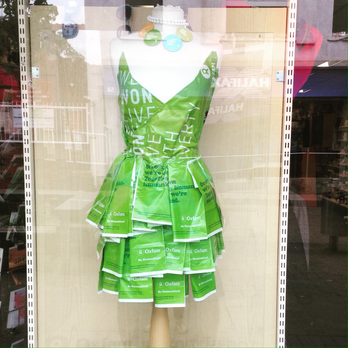 oxfam_pt's tweet photo. We have been creative this morning look what we made out of @oxfam bags! #creative #volunteersweek #abfab https://t.co/nbYk7ZX1pY