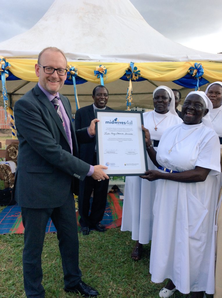 SwedeninUG's tweet image. @SwedEnvoyUganda presents @midwives4all award to Sister Mary Dolorita at Kamuli Mission Hospital