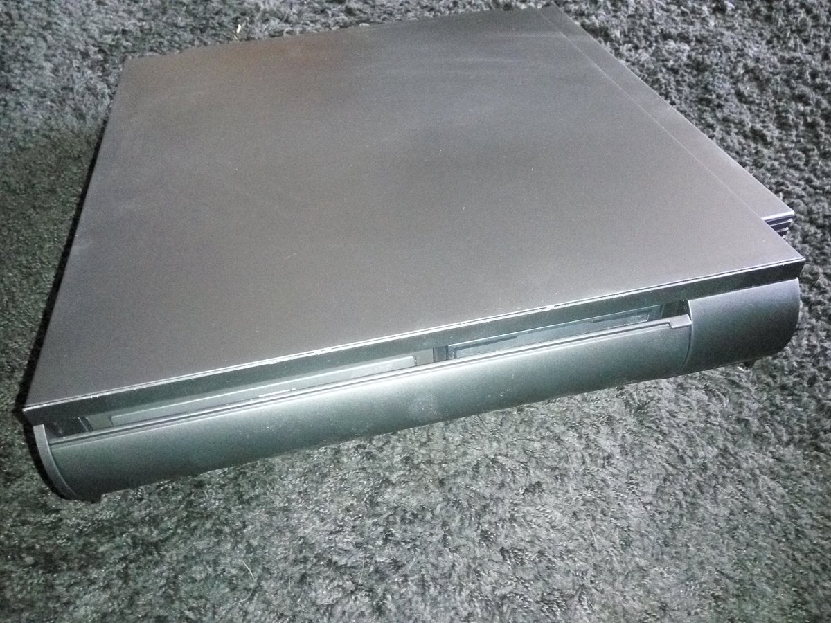 RISCOSbits's tweet image. #acorn #RiscPC in Panther matte black. Looks great but picks up every bit of dust in the room!
