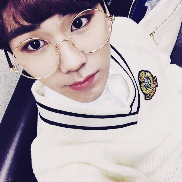 Fuck_Yellow's tweet photo. 일훈오빠 인스타 보정
잣더니부음
(원본/보정)
훈리포터♡♡♡ 넘 귀여워요♡♡ https://t.co/4znp7xGhN7