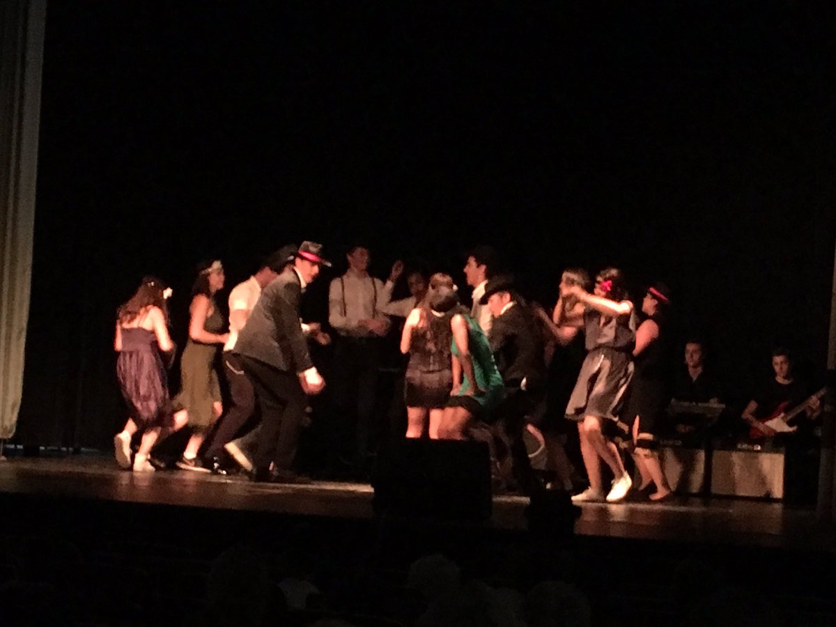 AnnaLundholm1's tweet photo. Tack för en fantastisk show åk 9. #dancegangster #solskol #sofielund https://t.co/1uGHSQlAi2