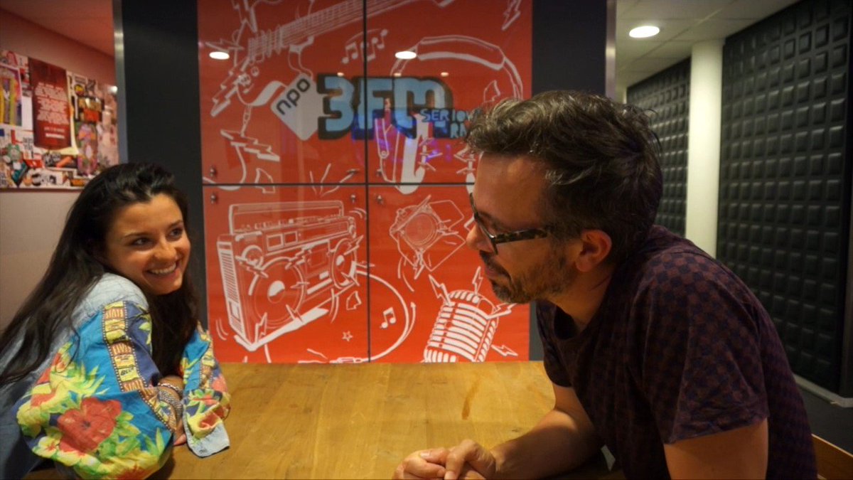 Vanavond vlog @michielveenstra: goed gesprek met <a href="/evakoreman/">Eva Koreman</a> over wel of geen vlees eten! npo3.nl/vleesverlangen