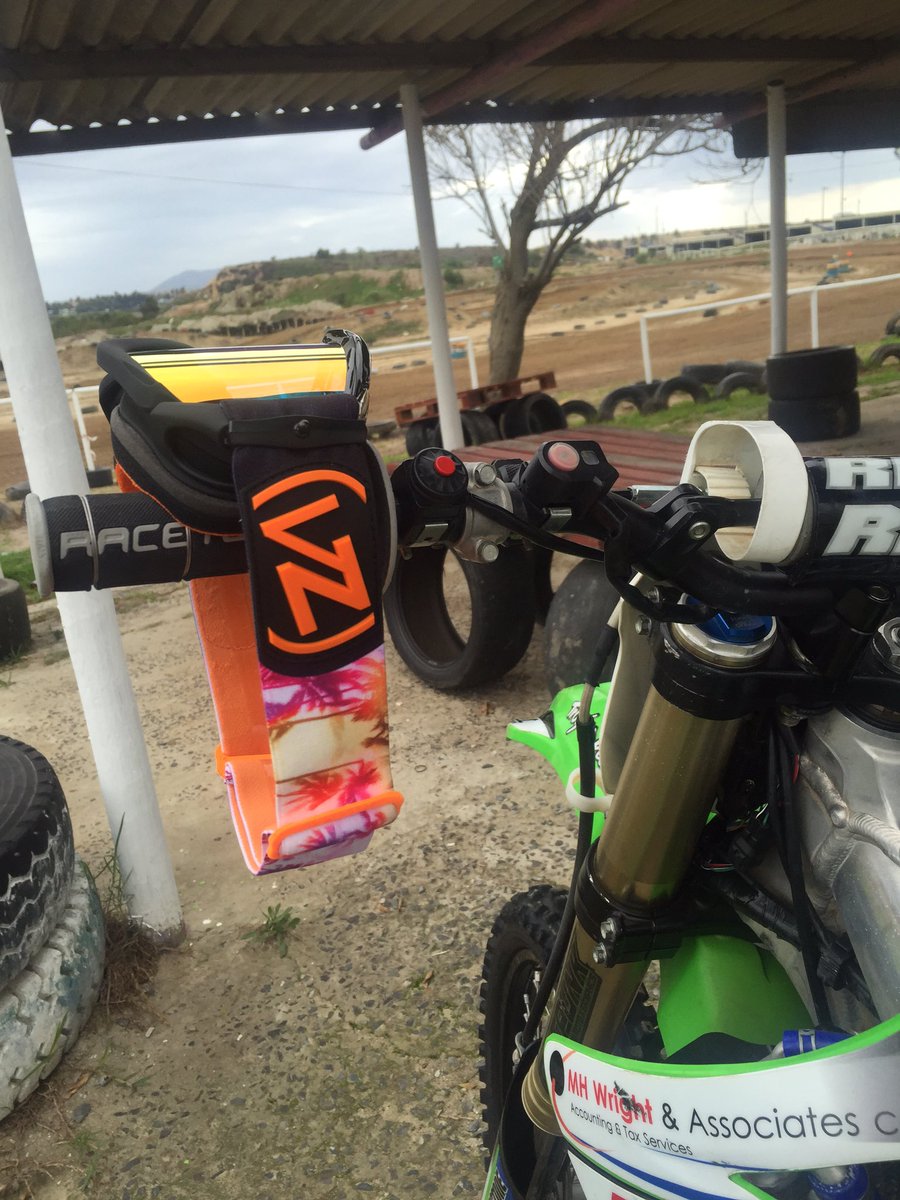 Power day in the bag dam these new <a href="/VonZipperSA/">VonZipper Africa</a> googles are mega.. Look factory and fit the part 👌