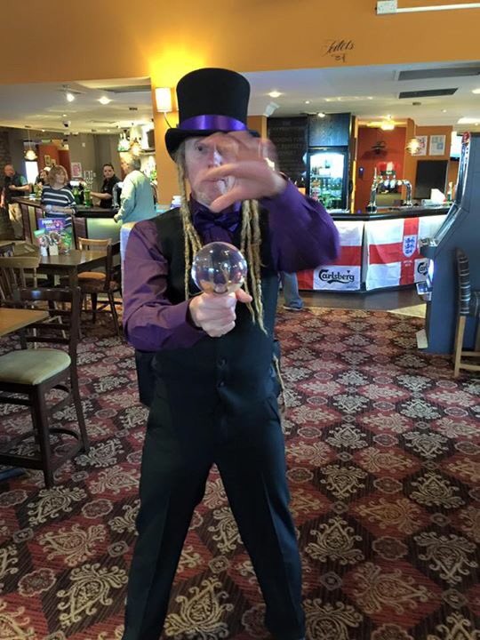 Goodfellowship1's tweet photo. Party time.🎉 #newmenu #sillyselfies #competition #stiltwalkers #magic #livingtable https://t.co/fEgeDSj0Ya