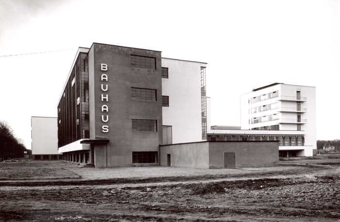 Lucia Moholy, la fotográfa de la #bauhaus
ow.ly/Vzwb300NE2f #loewefundacion  #PHotoEspana @SheilaLoeweb