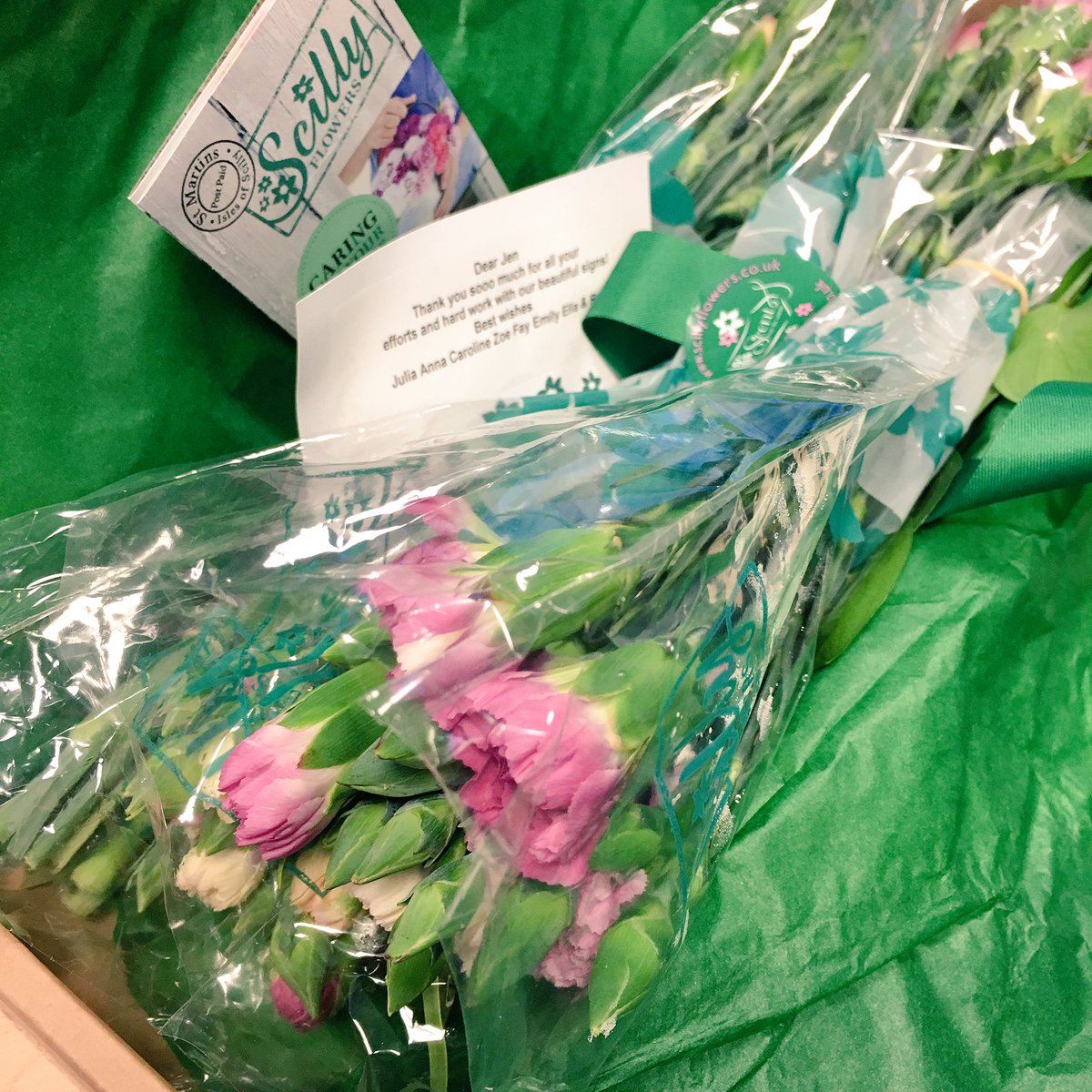 illustratorjen's tweet photo. What a lush surprise to be greeted by on arrival at my studio today! Thank you fantabulous St Martins ladies! xxx https://t.co/4K1sPyXGev