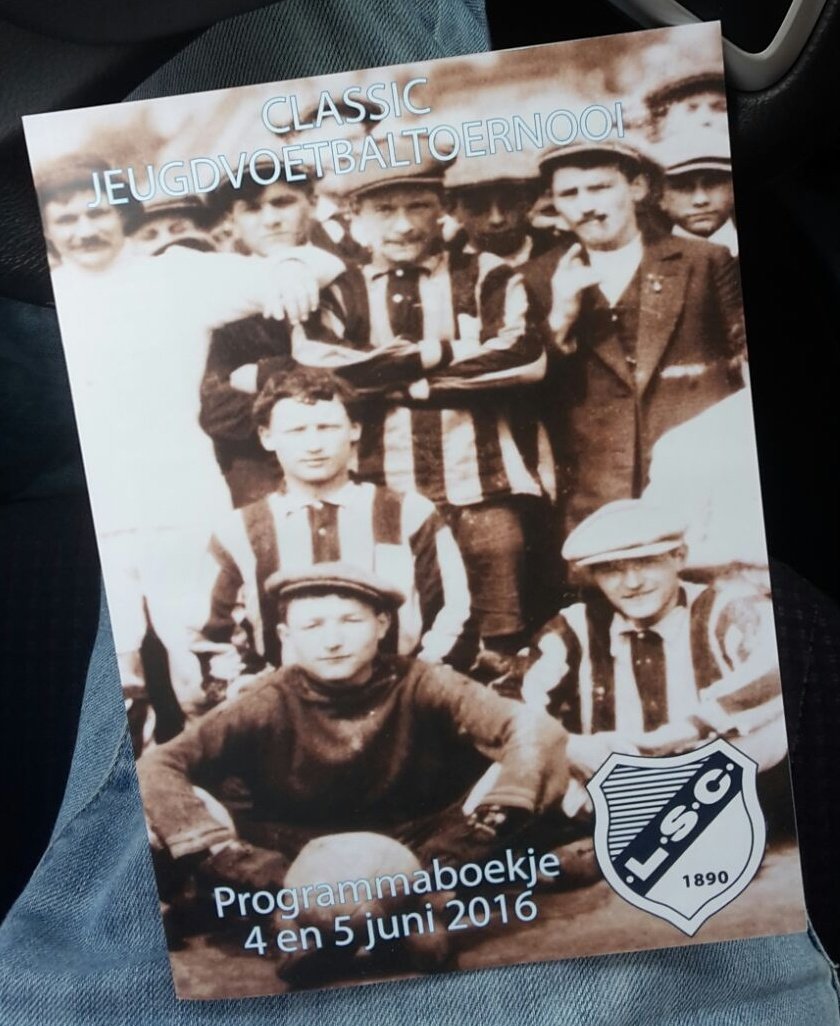 lsc1890Classics's tweet photo. Vers van de drukpers: de programmaboekjes! #lscclassics https://t.co/TNoD8iSLGu