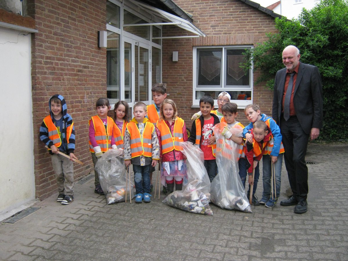 Beim Sauberhaften #Kindertag sammelten 470 Kinder in #Kassel Abfälle auf Spielplätzen bit.ly/Sauberhaft (mic) https://t.co/bHUr3rvk53