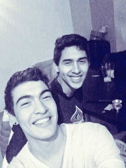 AcostaSamti's tweet photo. La Mejor noche broo. Hace rato no nos reíamos tanto.!! Tkm ... #DelCoco ,✌😂🎧✌😁😉😆💪😊 https://t.co/92KDit68Kr