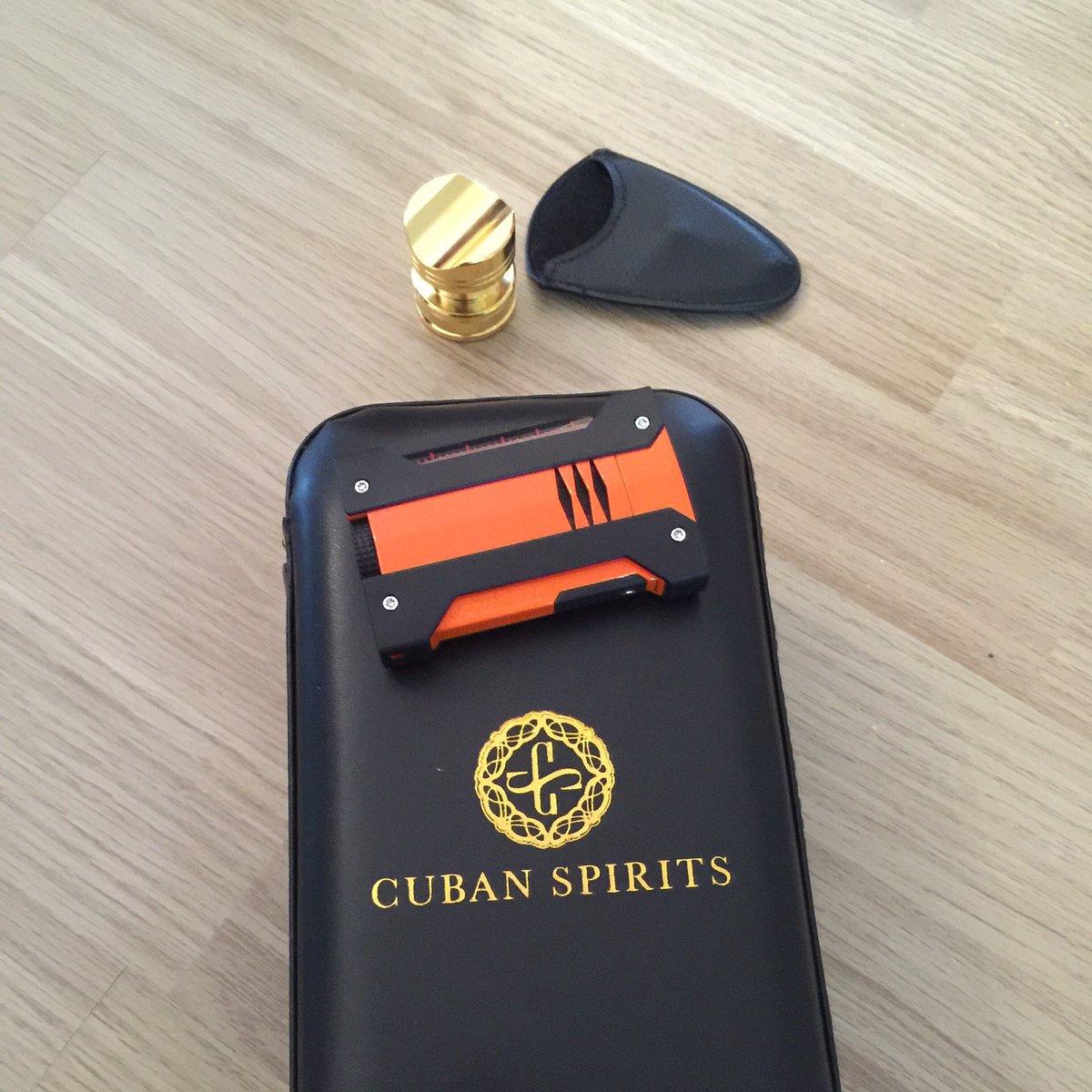 cubanspirits's tweet photo. New travel case in Stock! And more gadgets... https://t.co/vPVb6PvEkN