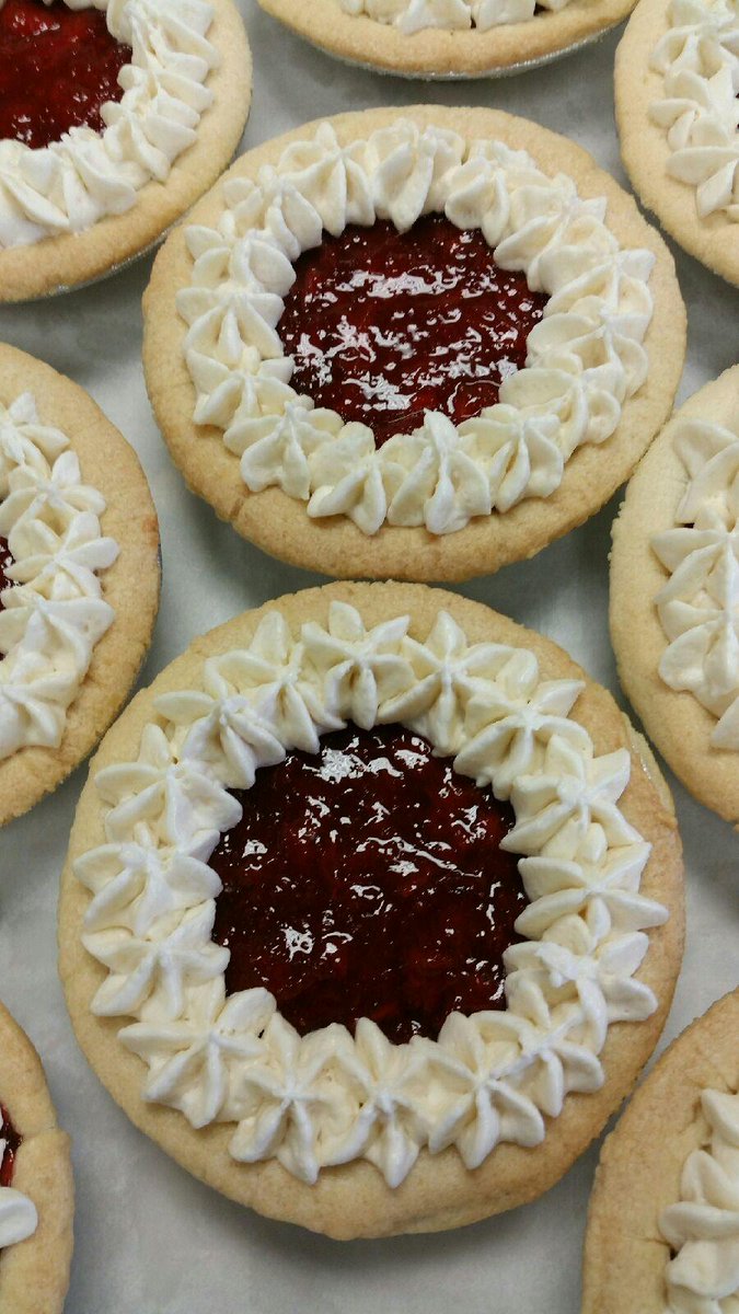 ButtermilkSs's tweet photo. It's Wednesday and that means it's almost Friday. Take a look at what we baked this morning! Strawberry pie! https://t.co/kpSF9rP6UF