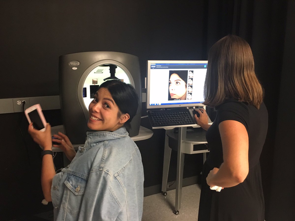 gen_video's tweet image. The lovely @soniaccastaneda at our SECRET #genvideo + @OlaySkin shoot! We're posting #BTS content all day #client