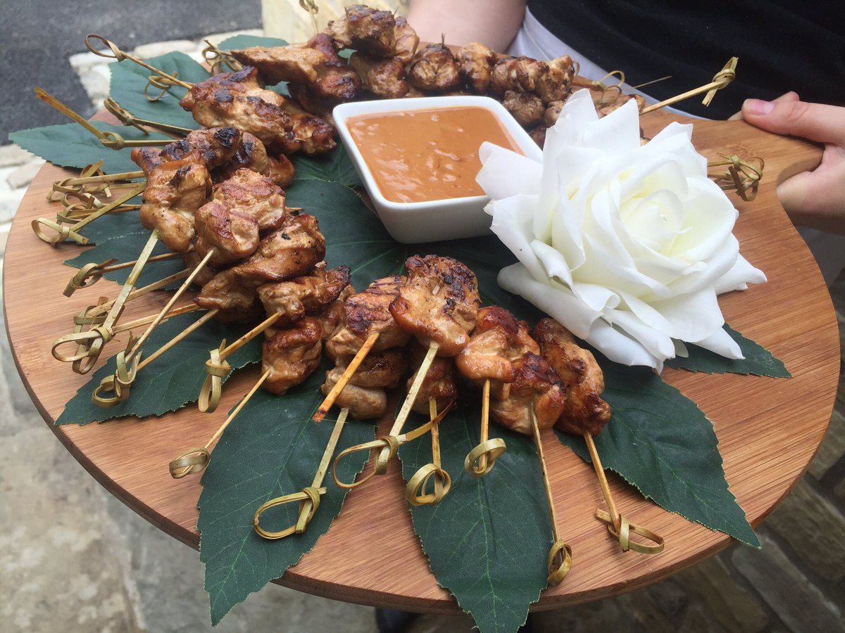 Guest_Dining's tweet photo. Lots of canapés, wine, sun and an excellent service from staff at Guest Dining = successful weekend #canapés #events https://t.co/jrwPd0V09k