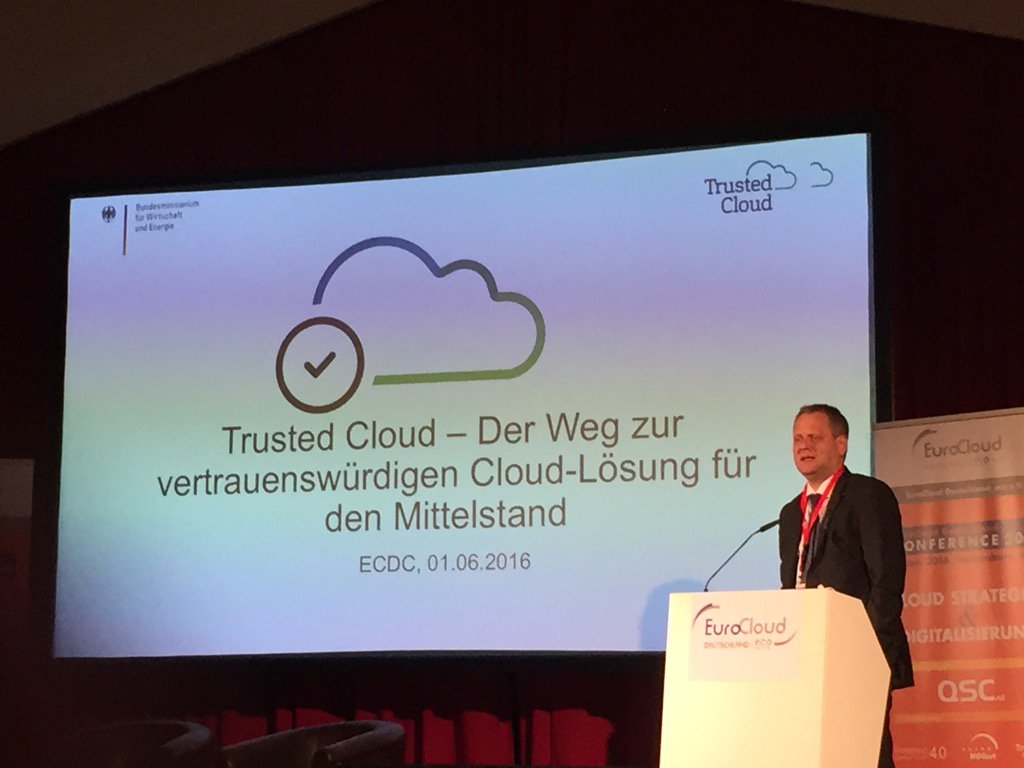 EuroCloud_DE's tweet photo. Thomas Niessen: Das Label Trusted Cloud erzeugt Markttransparenz und gibt Orientierung #ecdc16 https://t.co/HHW4pktEgC