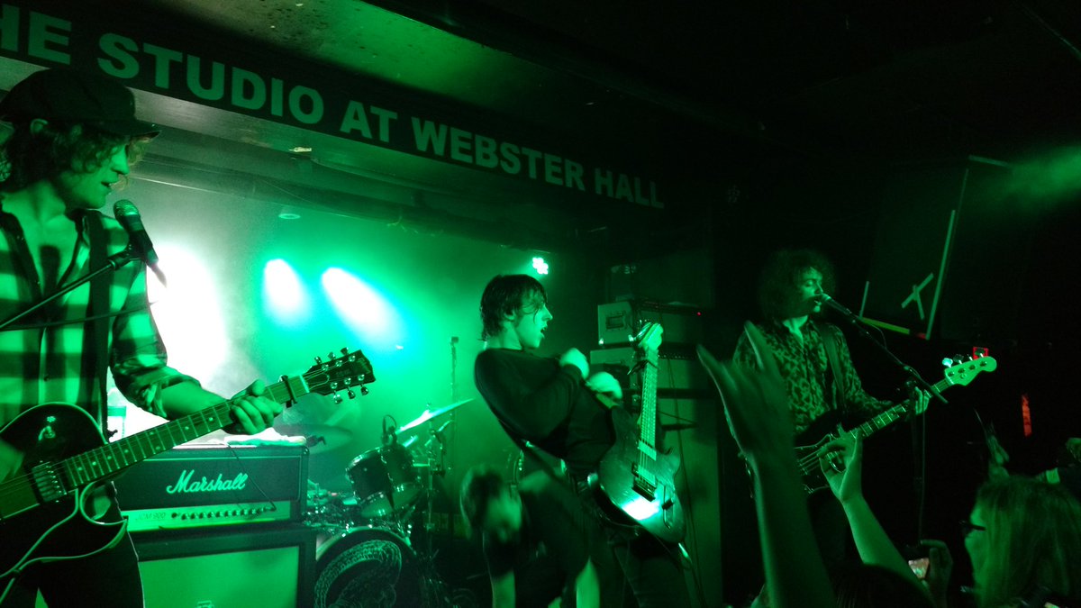 m_gills's tweet photo. 8th time seeing @thebottlemen, past 7 and on the way to 26 #comebacktoschubas https://t.co/o2tuQMRHFz