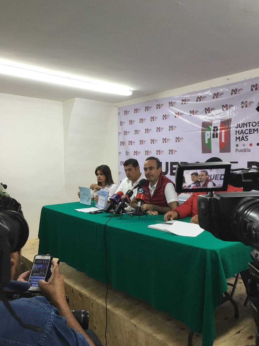 armentapuebla_'s tweet photo. Espionaje telefónico práctica del gobierno panista de Puebla ratificamos #Día60 campaña @SoyBlancaAlcala https://t.co/GJLuNwjsNN