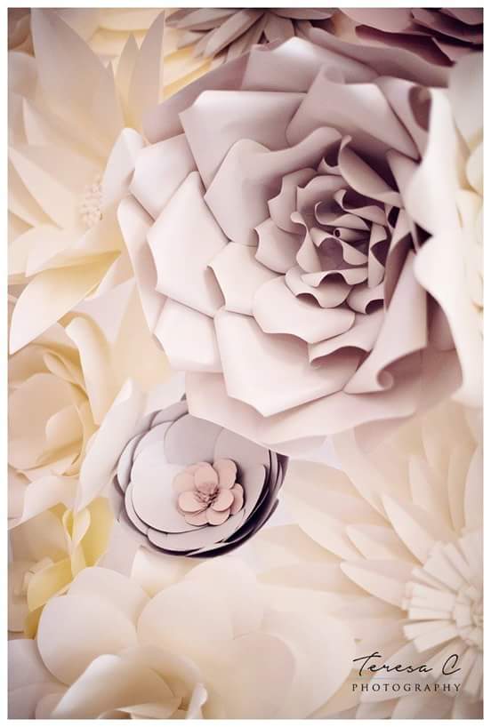 Beautiful close up shot of a wedding flower wall #paperflowers #flowerwall #backdrop credit <a href="/TeresaCPhotog/">Teresa Cunningham</a>