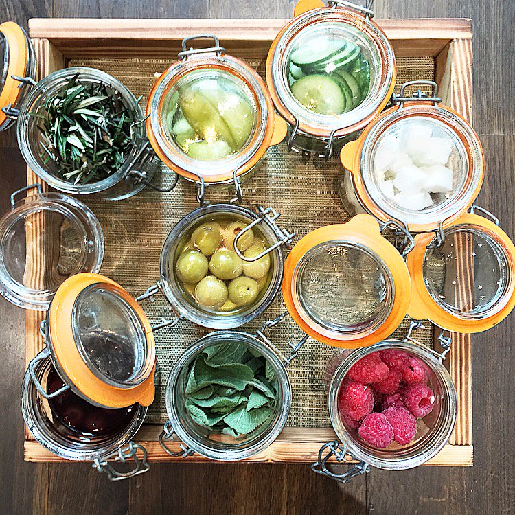 Showcase_Van's tweet photo. Our #summer cocktails feature all the flavours of the season, partner with a light appetizer for #happyhour! https://t.co/2jEESljU74