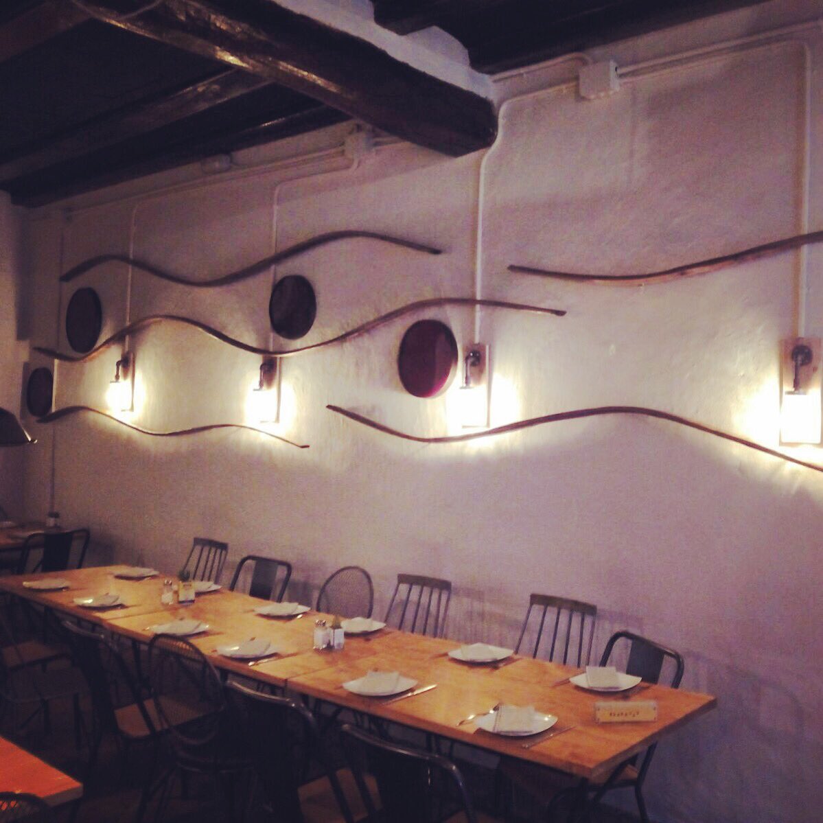 elpousitges's tweet photo. Nova #decoració de les parets del Pou en procés... Què us sembla? 
#elpou #Sitges #restaurant https://t.co/FpzgrrR2oU