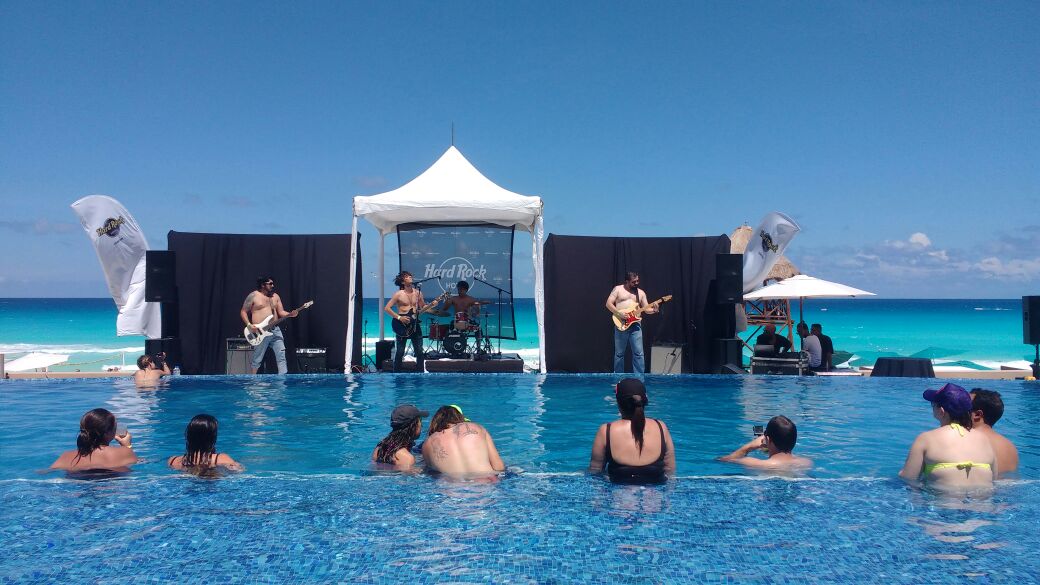 VivoEnCancun's tweet photo. Apoyemos a @elefangsmx con los hashtags #RockRising2016
#ThisisHardRock #Elefangs 🐘 @HRHCancun https://t.co/knfdw3wFX3