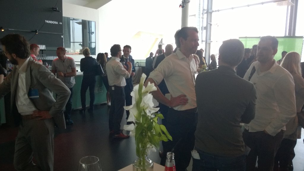 jpsoree's tweet photo. Formele programma is afgerond. Tijd voor een borrel @SEE2016_NL. #see2016nl #TOPdesk https://t.co/89VHNIgy2N