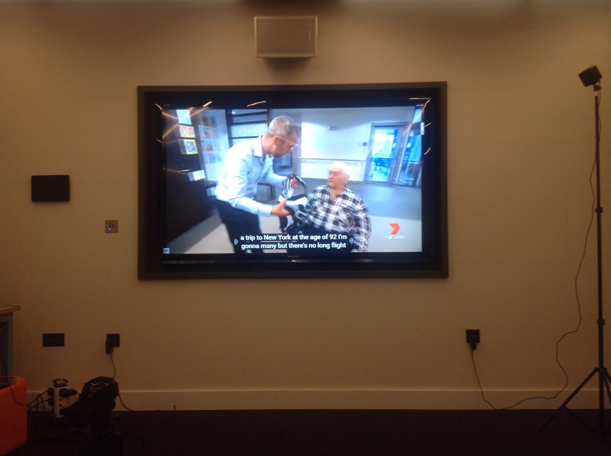 shirleyayres's tweet image. #VRworkshop lively discussion about the target market for #VR!