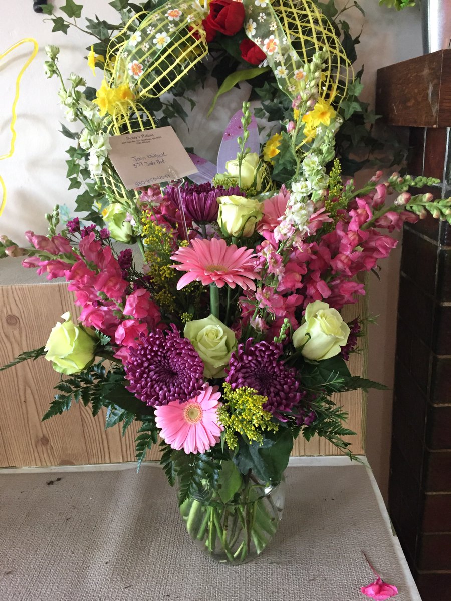 SandysFlowers's tweet photo. Summertime and sunshine have finally arrived. Welcome them with flowers. https://t.co/PezV0PRGyT