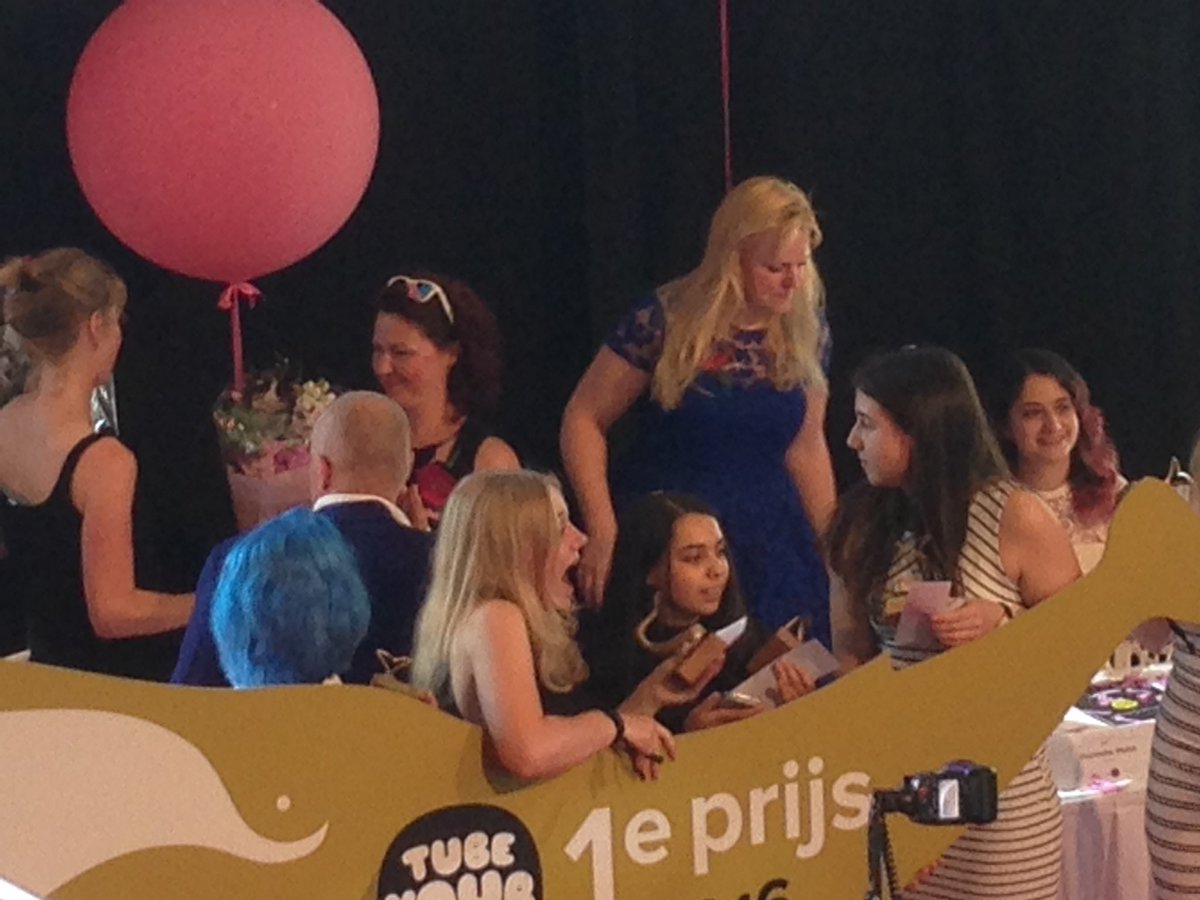 What an inspiring result of the Science movie contest #TubeYourFuture: 100% lady crew wins <a href="/NEMOamsterdam/">NEMO Science Museum</a>