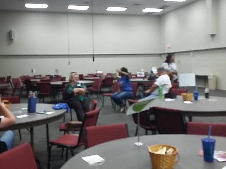 VickyNorth3's tweet photo. Are you in the middle? #EdCamp918 #rocksvssucks https://t.co/BDpbBtZBCg