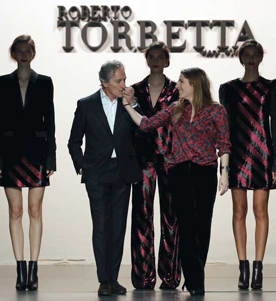 munoz_rafa's tweet photo. Conoce a los finalistas a los III Premios Nacionales de Moda que otorga el Mº de Industria https://t.co/CsRYyFrHsn https://t.co/cVRldyhLzc
