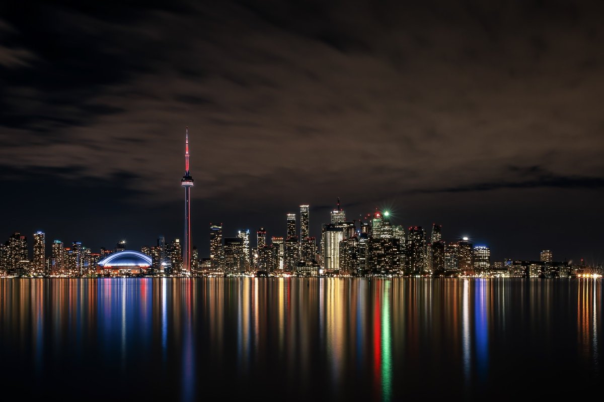 StanKlasz's tweet image. Nightlight.  #YYZ #photography #canon @Sigma_Photo @CanonCanada #longexposure #35mmArt @TorontoComms